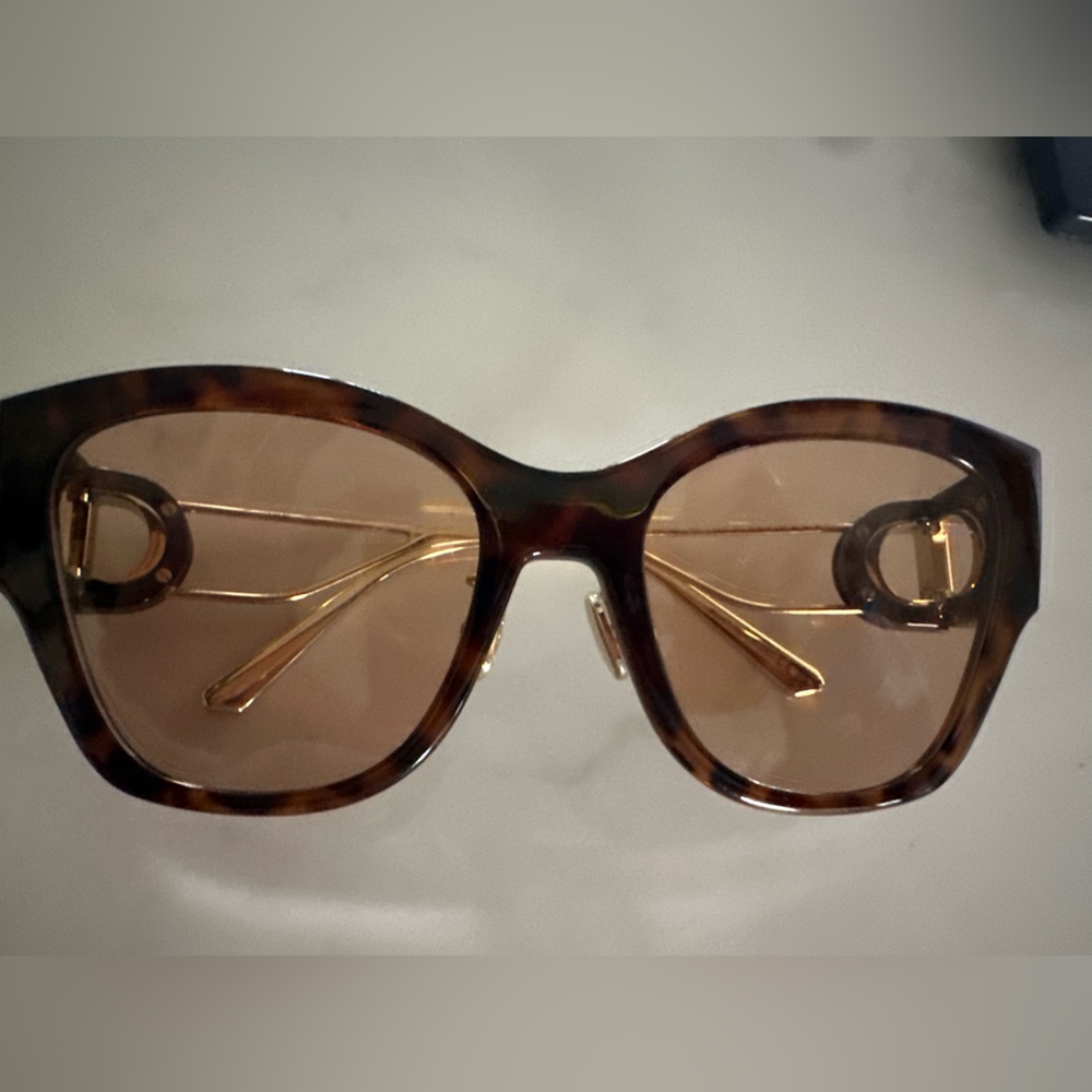 Tortoise Shell Sunglasses - Picture 5 of 7